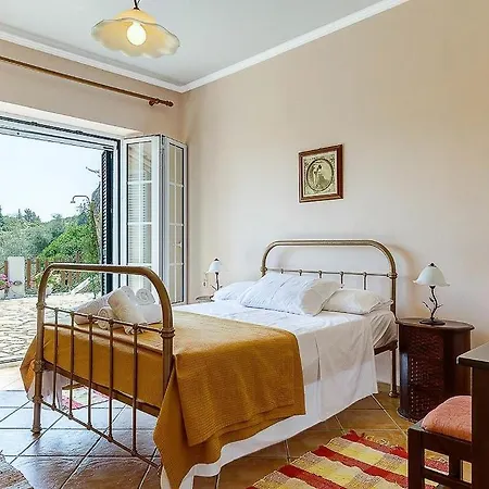 Sleeps 6 Pool Air Con Wifi