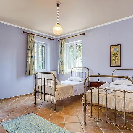 Sleeps 6 Pool Air Con Wifi فيلة