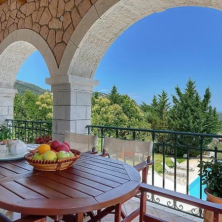 فيلة Sleeps 6 Pool Air Con Wifi *