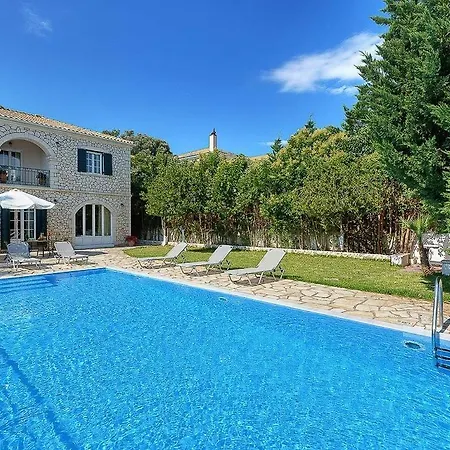 Sleeps 6 Pool Air Con Wifi * Katouna