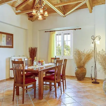 Sleeps 6 Pool Air Con Wifi